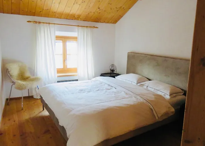 Stilvolle 2,5 Zimmer, In Sent Apartamento